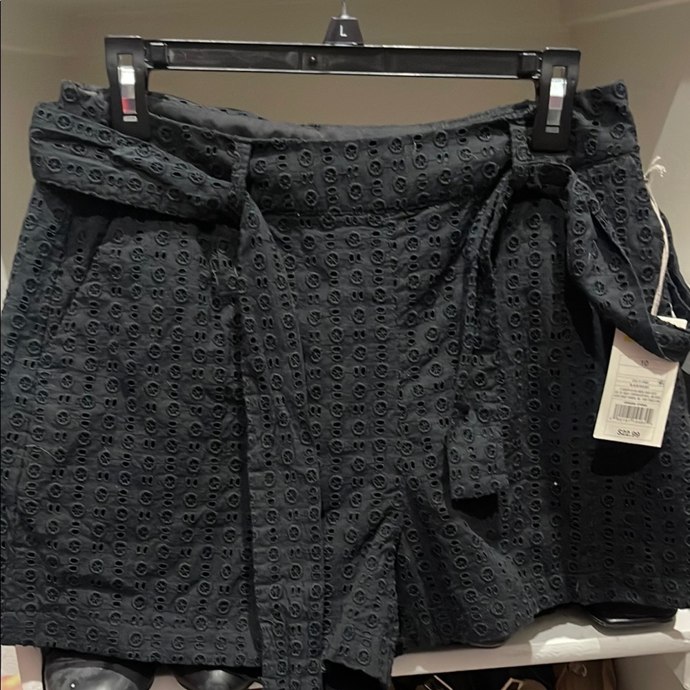 Elegant Black Eyelet Women Shorts